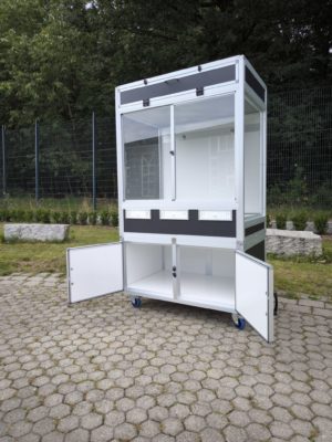 Glasterrarium mit Unterschrank