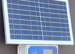 Automatischer Türöffner mit Solarpanel